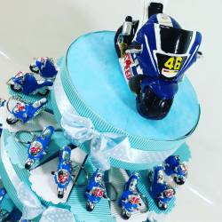 BOMBONIERA NASCITA BATTESIMO torta con MOTO portachiavi di Valentino Rossi 46 YAMAHA