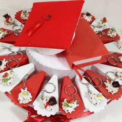 Originale bomboniera per laurea festa coccinella portachiavi rossa fiorellini tocco tesi pergamena