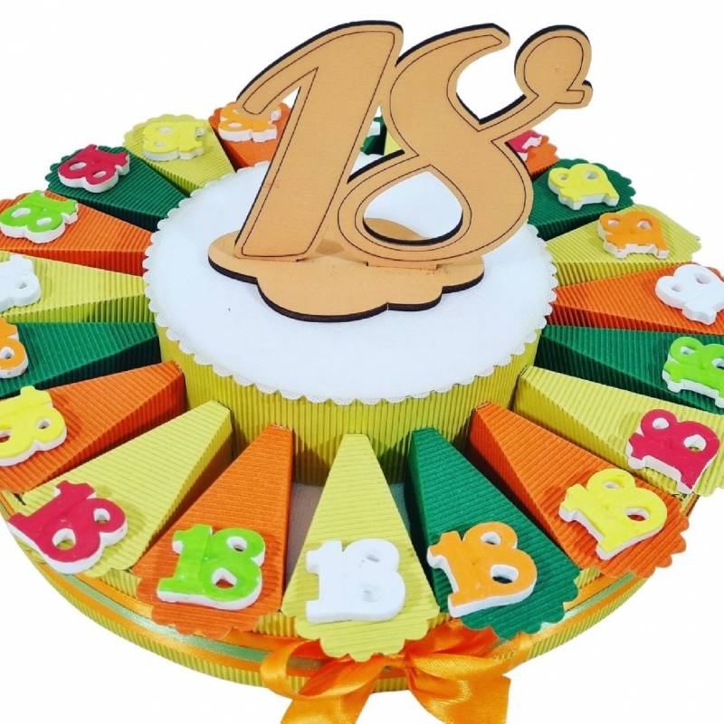 Torta bomboniere 18 anni tema candy portachiavi cupcake Sindy Bomboniere  Acquisto torta Torta da 20 fette (1 PIANO)