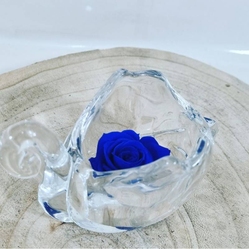 Rosa stabilizzata in vetro a forma di cigno di colore blu