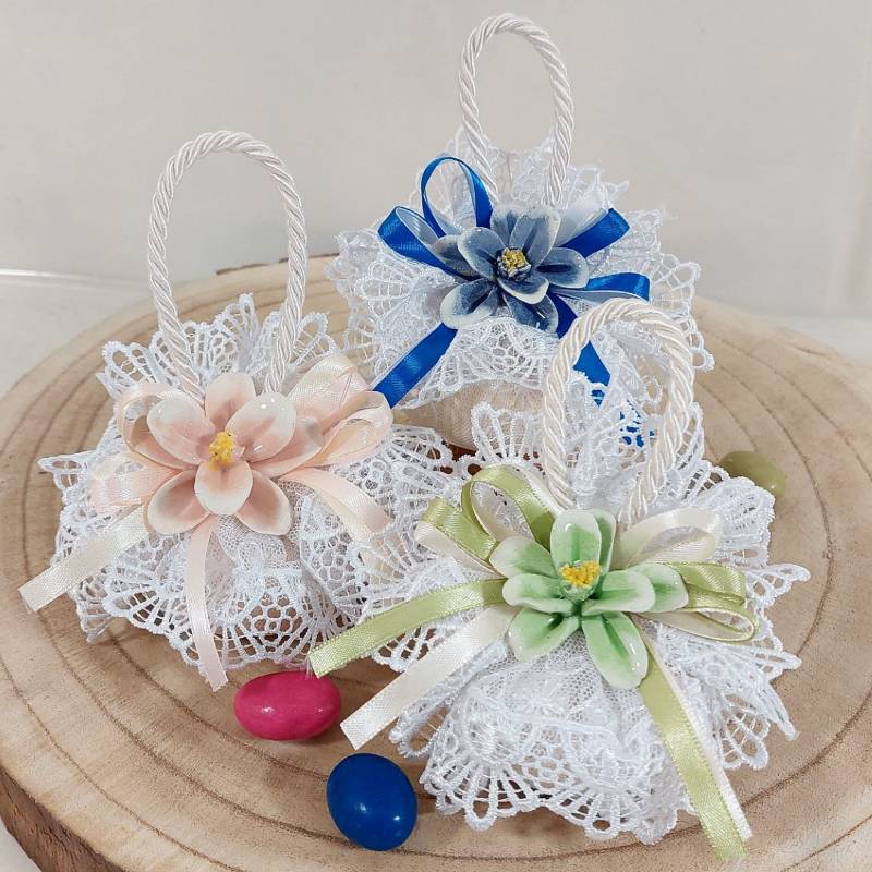 Saponette bomboniere matrimonio fiori porcellana colorati sacchetto macramè  Colore Beige