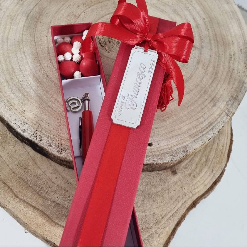 Bomboniere laurea penna scatola personalizzata confetti rossi